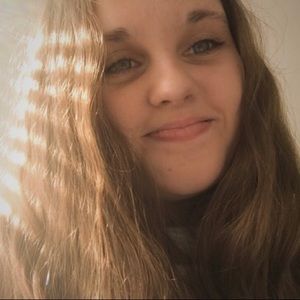 Meet your Posher, Caitlin